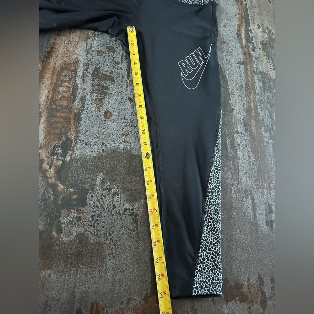 Nike Dri-FIT Capri Leggings Black Reflective Running S EUC Animal Print - Picture 10 of 10